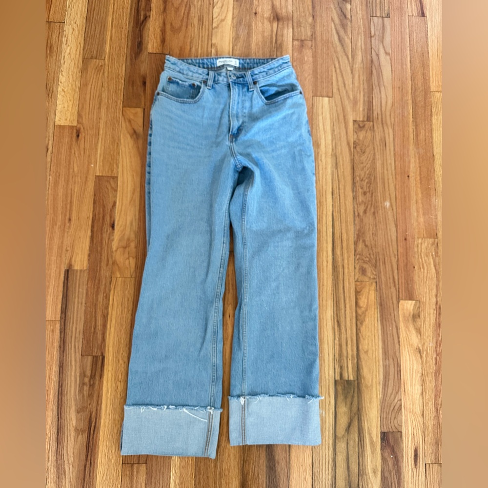 Abercrombie & Fitch 90s Relaxed High Rise Curve Love Light Blue Denim Jeans